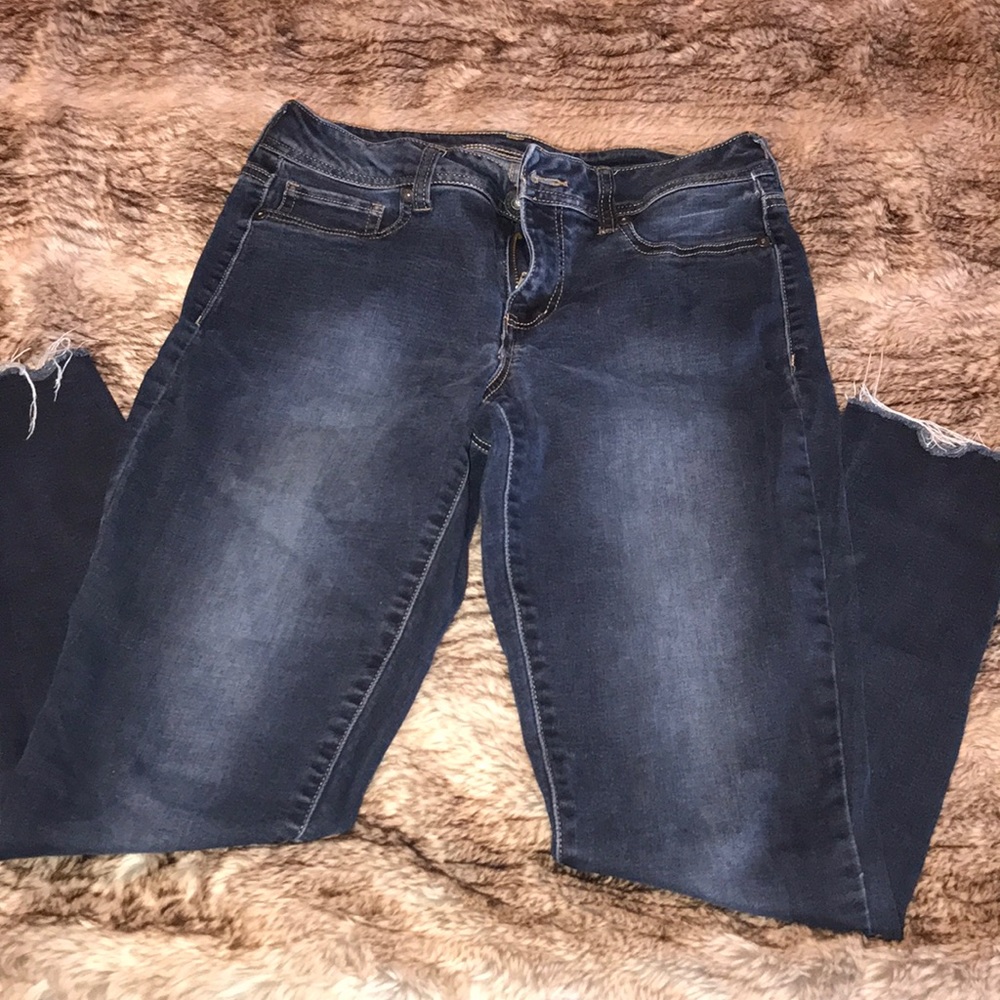 Jeggings with distressed ankles